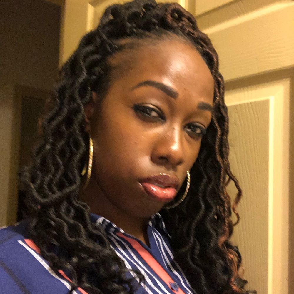 Meet your Posher, Danielle